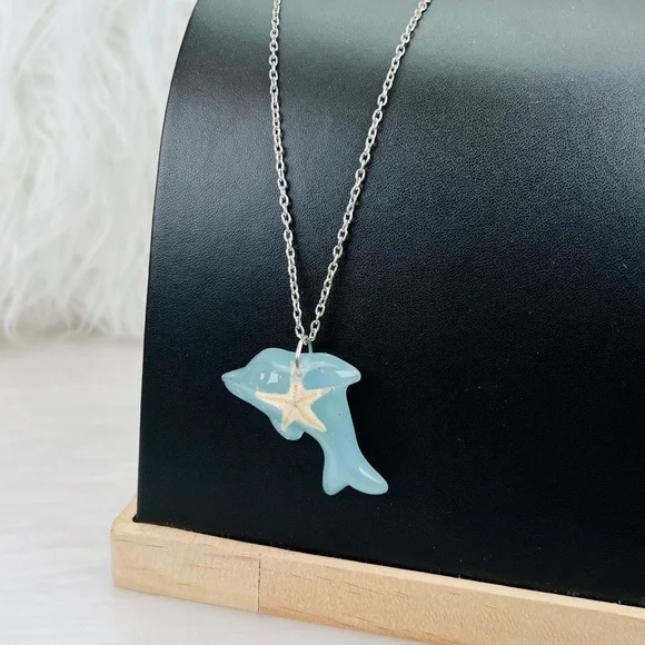Vintage, starfish in resin blue dolphin pendant silvertone island chic necklace - Picture 5 of 6